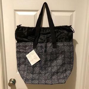 Brand one Thirty-One Quick Cinch Thermal